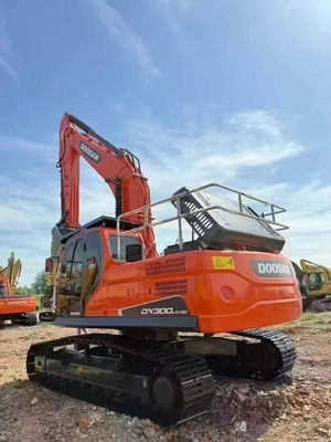 Original koreanischer Import Doosan DX300LC Bagger, Betriebsgewicht 30 Tonnen, 0,64-1,75 m3 Eimer, 151 kW Leistung